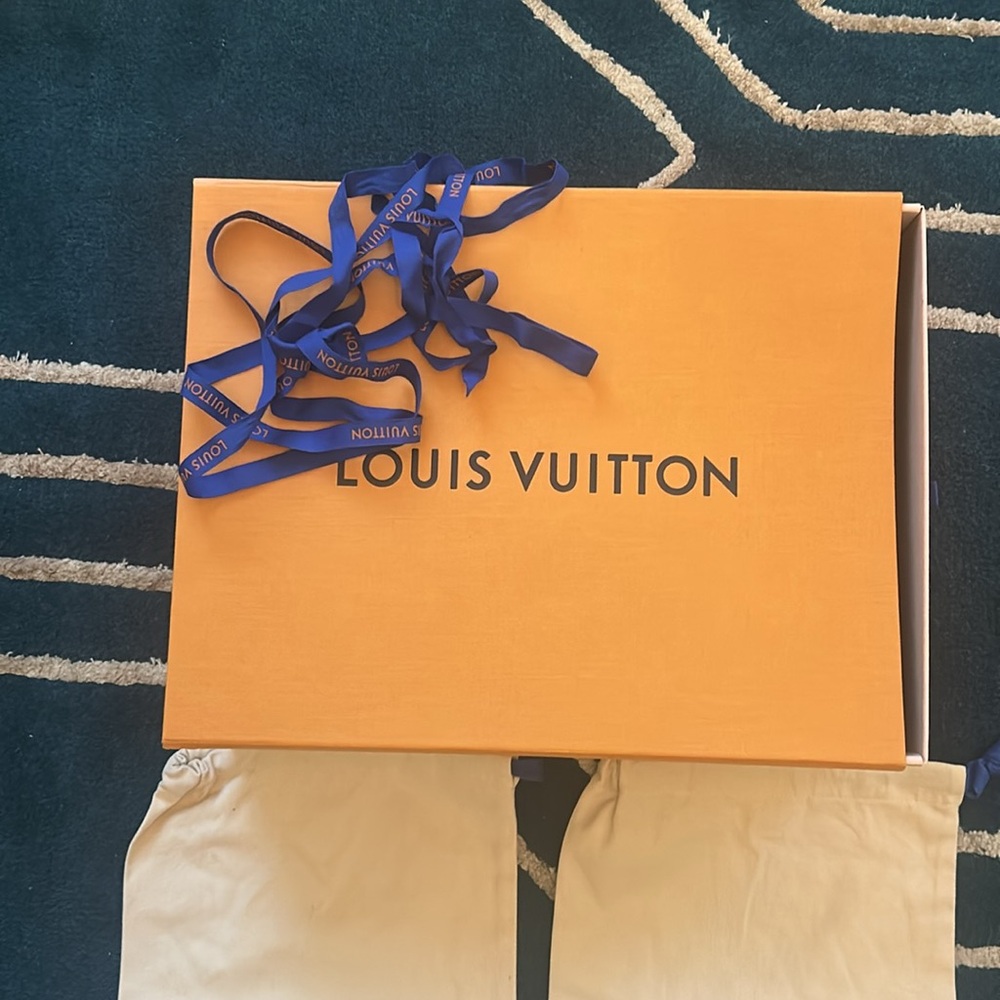 Louis Vuitton shoe dusters & shipping box , ribbon - Picture 4 of 7